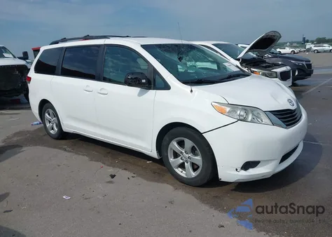 2011 Toyota Sienna Le z USA, uszkodzony, nr VIN 5TDKK3DC3BS045765